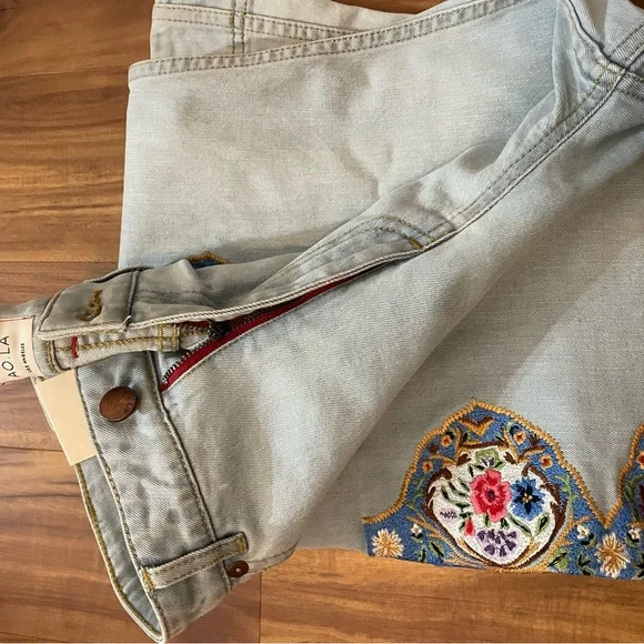 NWT Alice+Olivia LA BELL BOTTOMS. Embroidered. Size 30 tall.